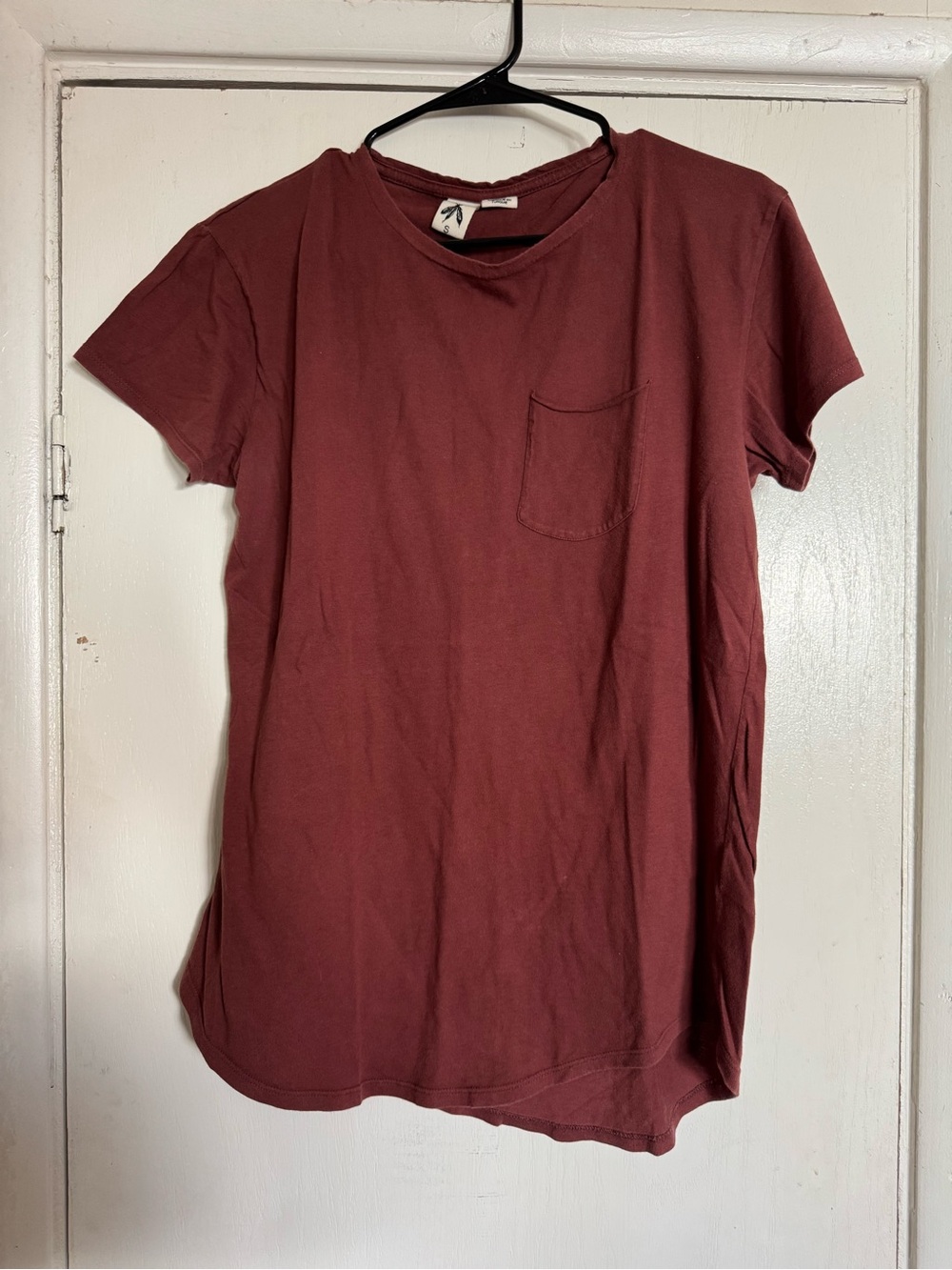 Women's Short Sleeve Pocket Tee in Burgundy